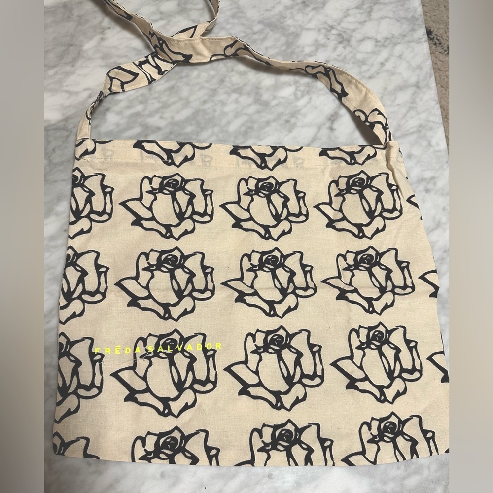 Freda Salvador Cream and Black Rose Floral Tote Bag rose flower NEW
